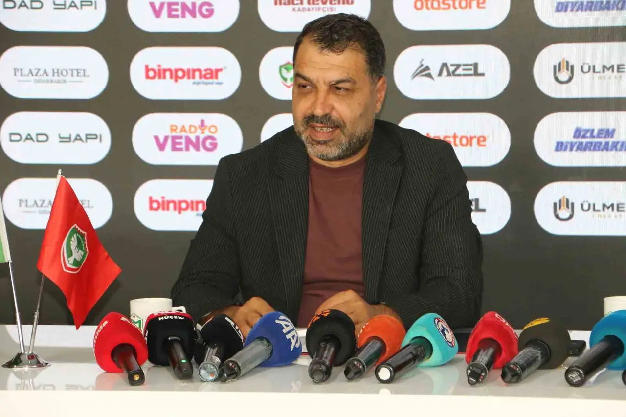 Amed SF Teknik Direktörü Besnik Hasi: "Sadece Samsunspor maçına odaklıyım"