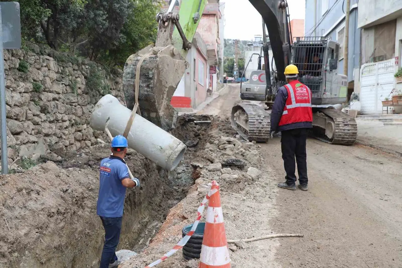 Yayladağı’nda 30 yıllık kanalizasyon hattı yenileniyor