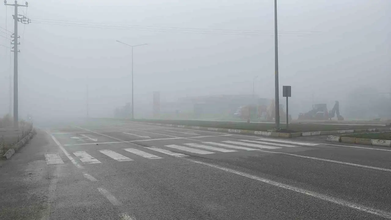 Çorum’da sis etkili oldu