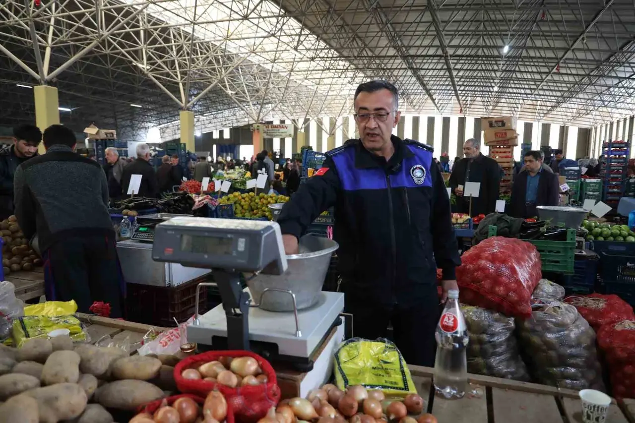Odunpazarı Belediyesi’nden pazarlarda elektronik tartı denetimi