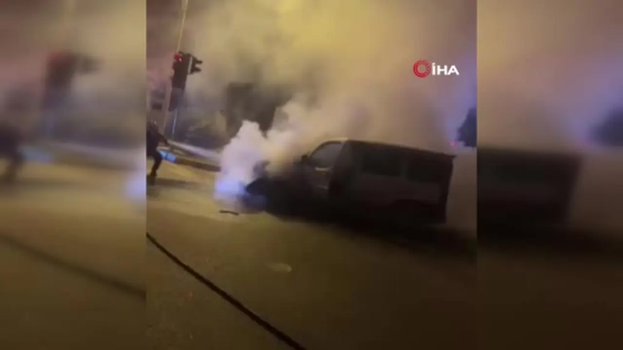 Seyir halindeki Doblo yandı