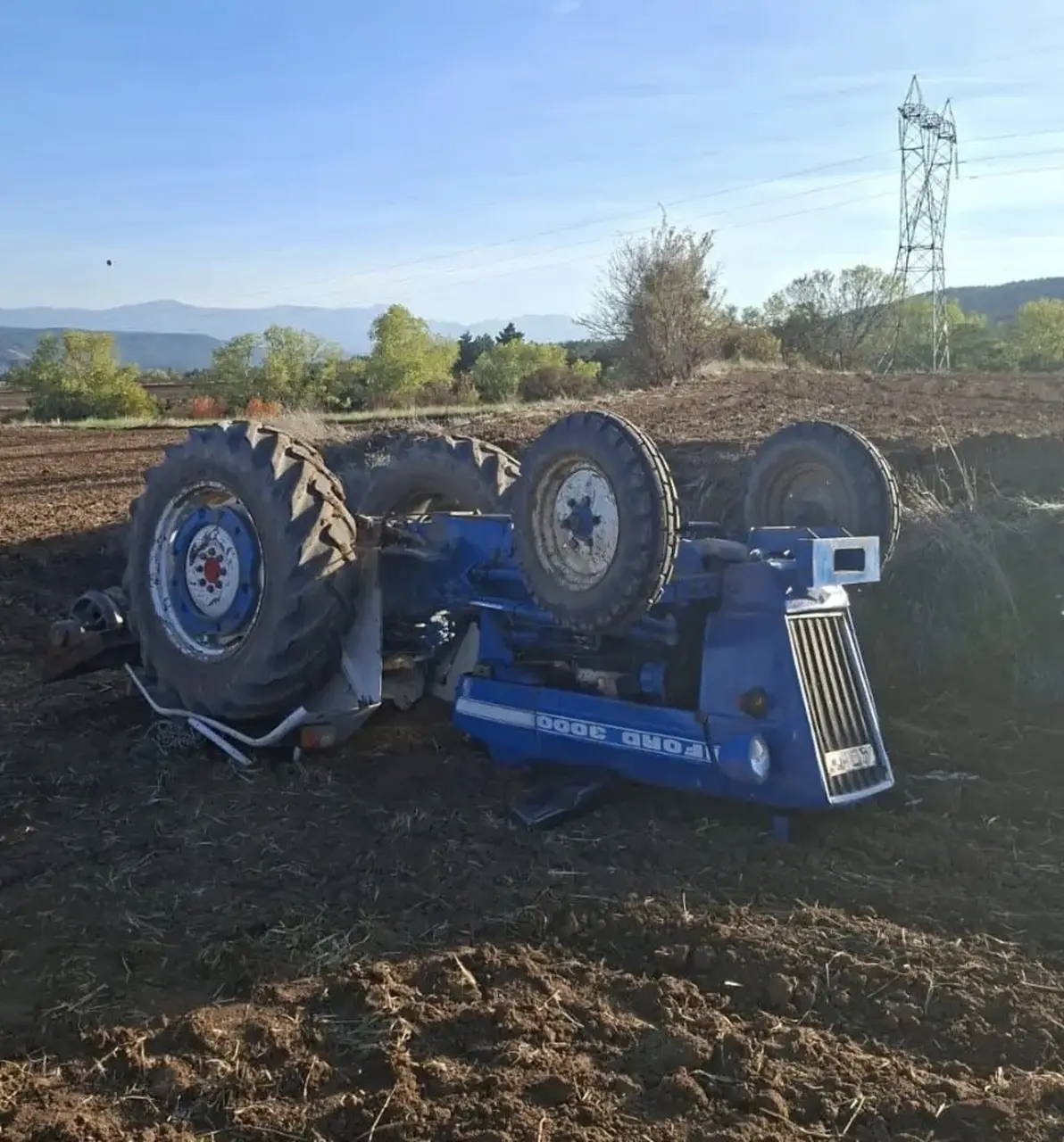 Kastamonu’da devrilen traktörün altında kalan sürücü yaralandı