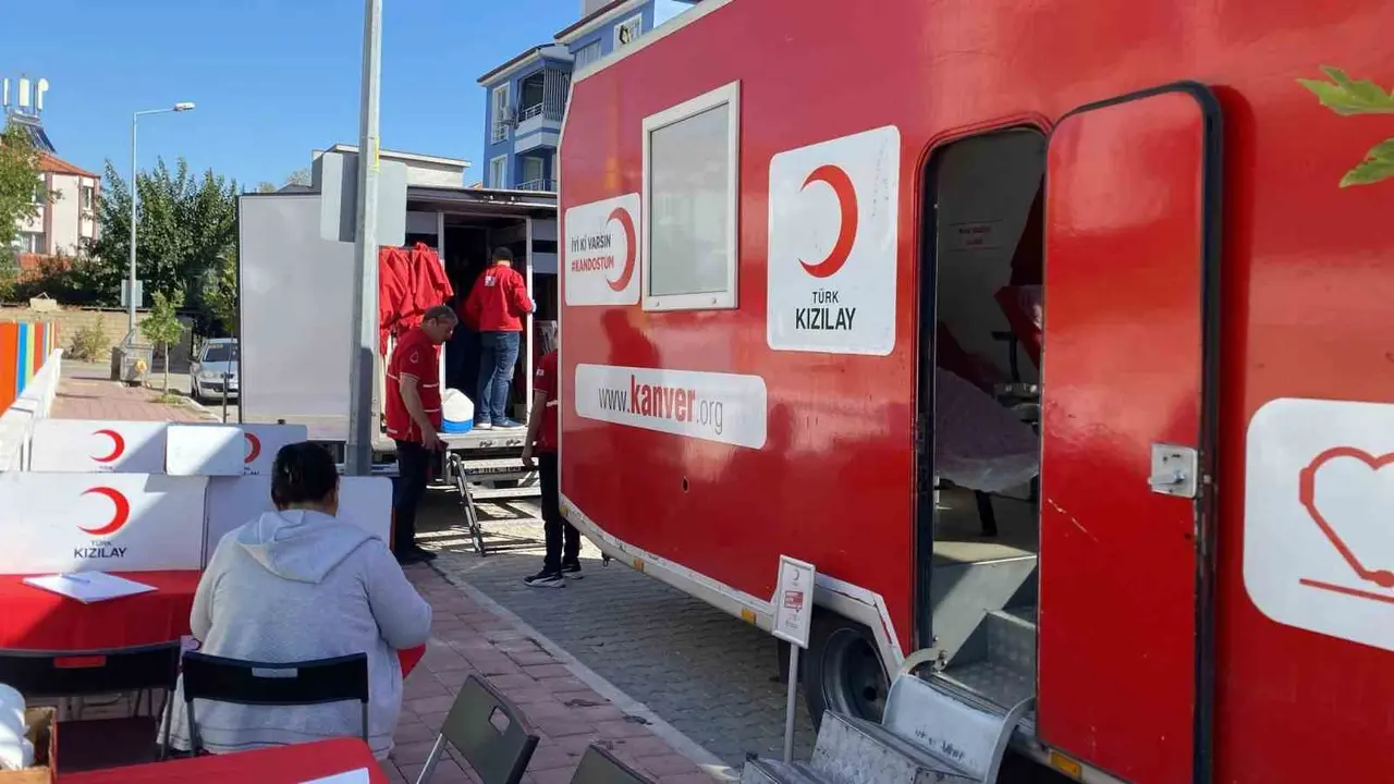 Öğrenciler velilerini kan bağışına ikna etti