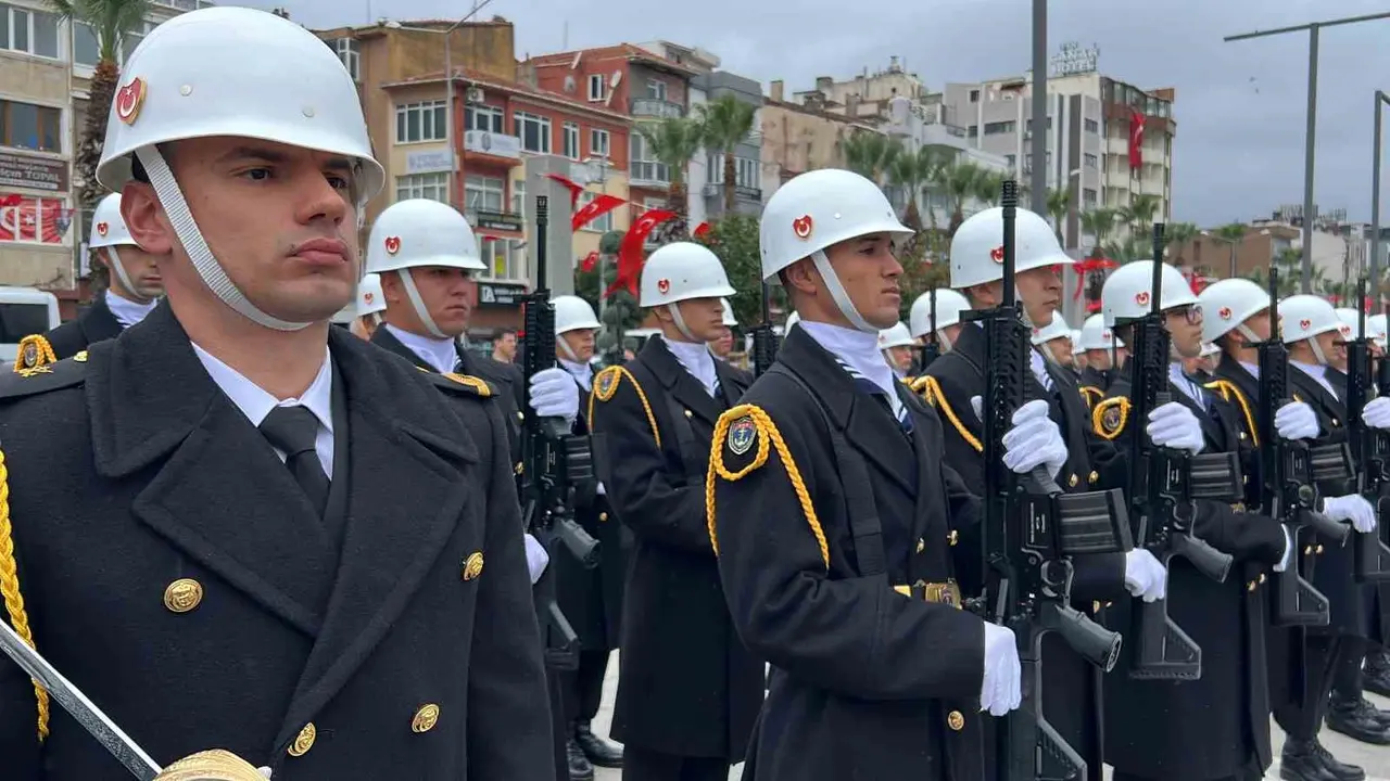 Çanakkale’de Cumhuriyet Bayramı coşkusu çelenk töreniyle başladı