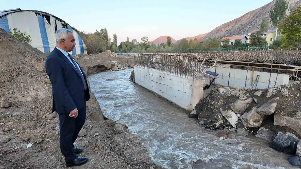 Oltu’da yeni köprülerin yapımına başlandı