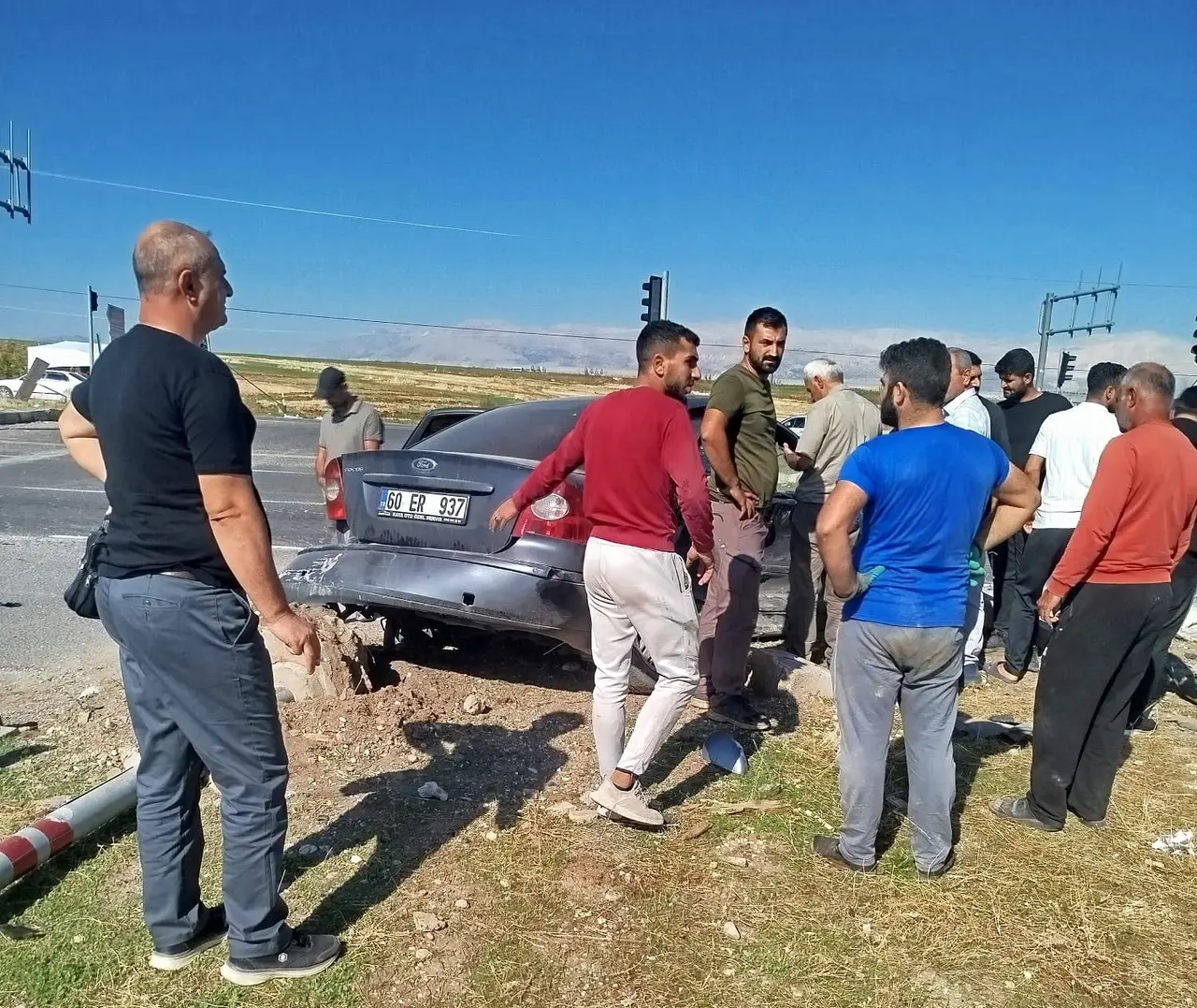 İki otomobil çarpıştı: 3 yaralı