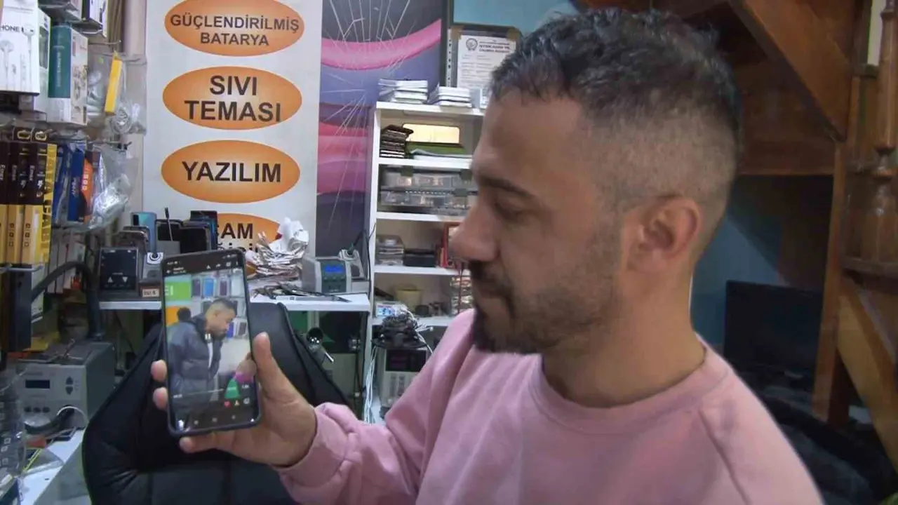 Telefoncunun dikkati kadını dolandırılmaktan kurtardı