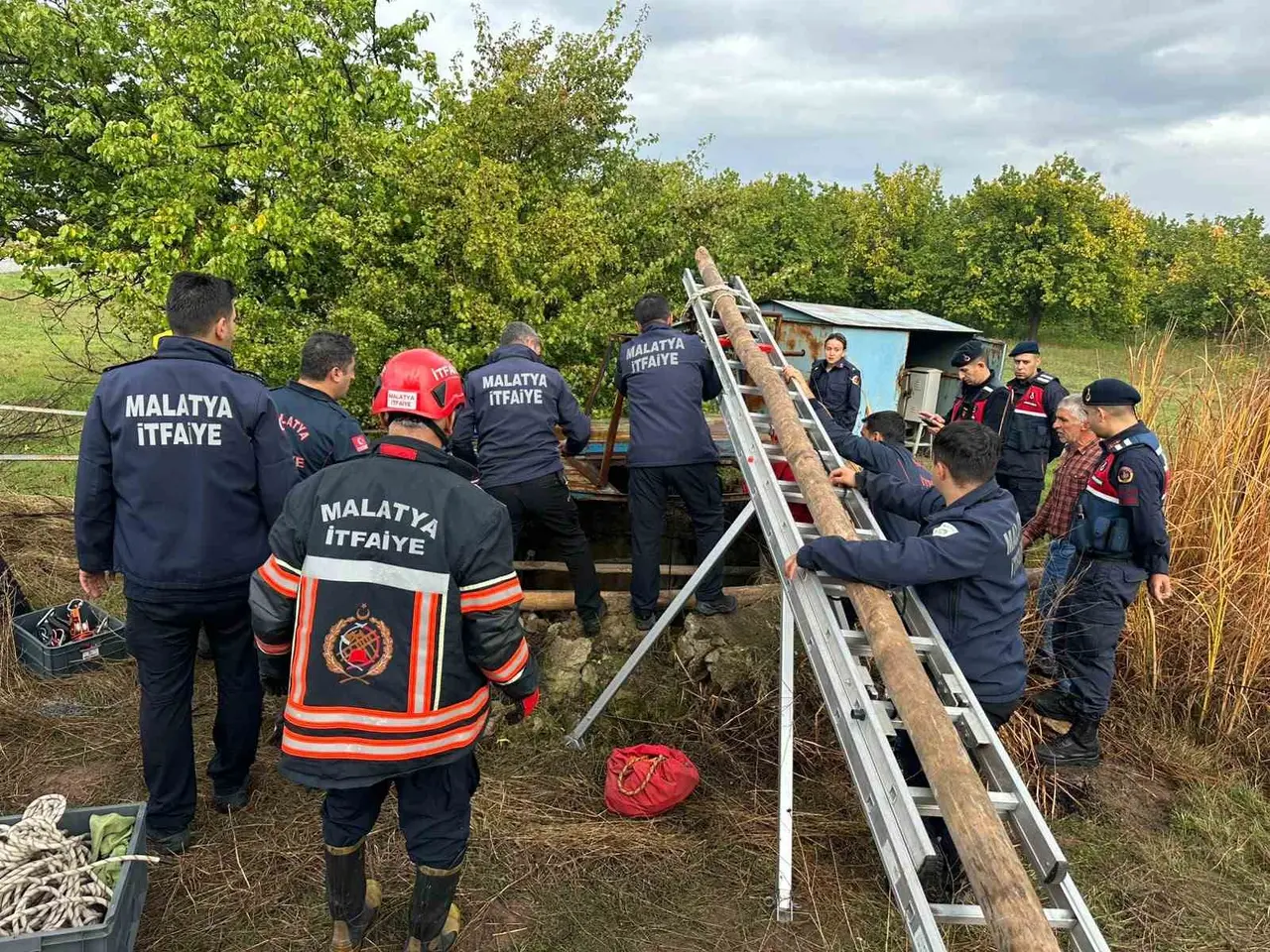 Malatya’da 25 metrelik kuyuya düşen genç kurtarıldı