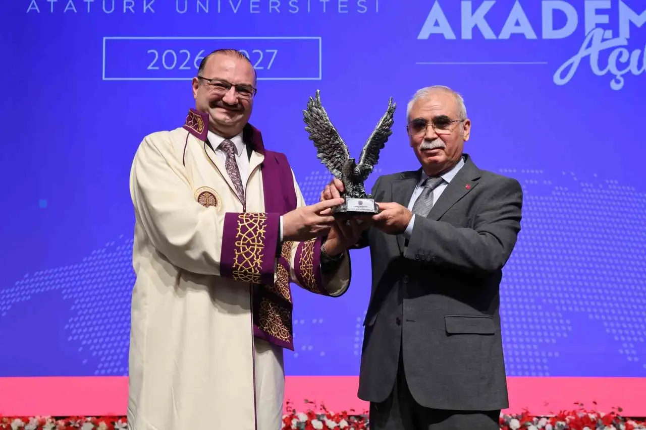 Atatürk Üniversitesi Rektörü Prof. Dr. Hacımüftüoğlu: "Yerli ve milli yapay zeka platformumuz ATAZEKA’yı kurduk"