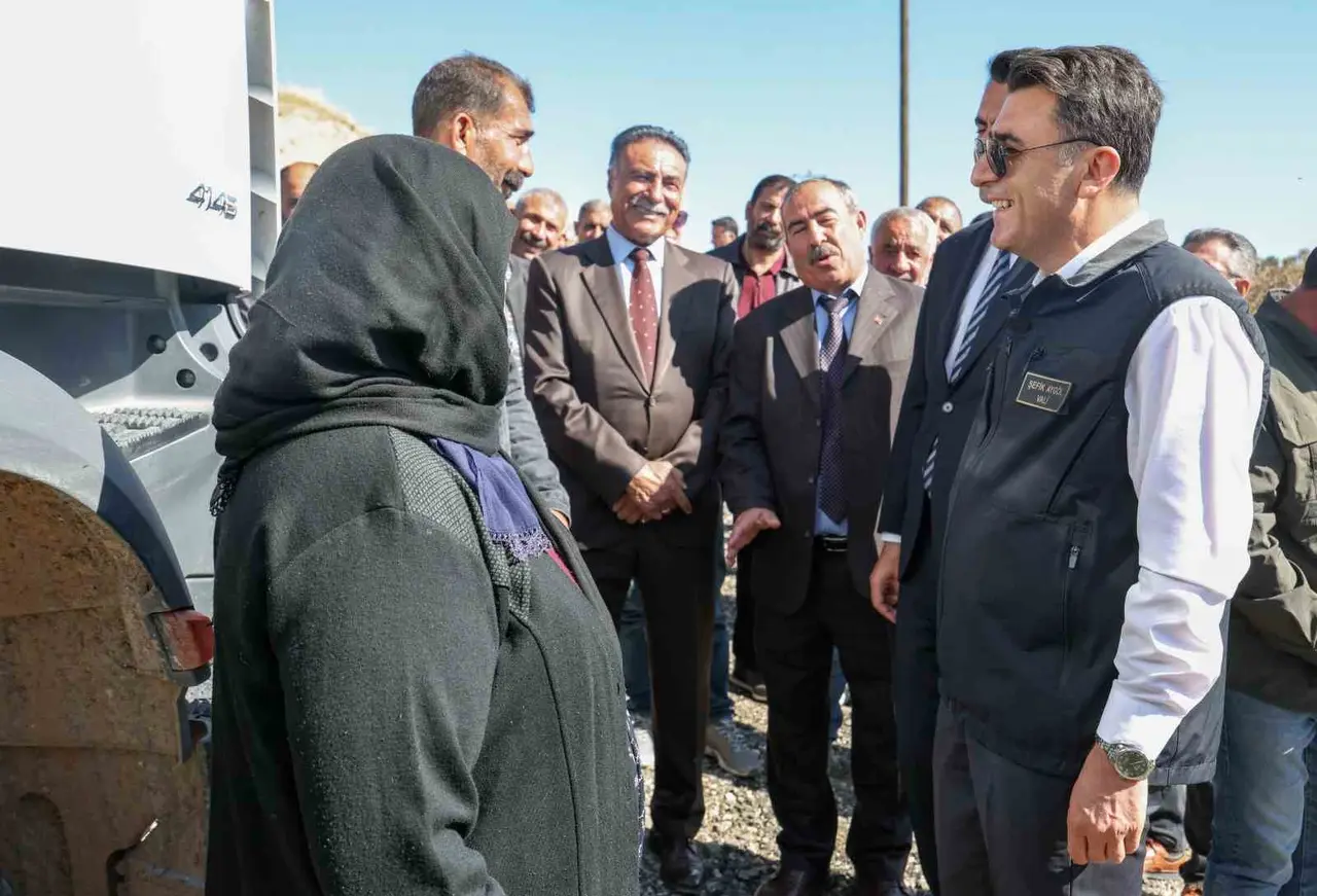 Tunceli’de huzurun yolu sıcak asfaltla döşeniyor