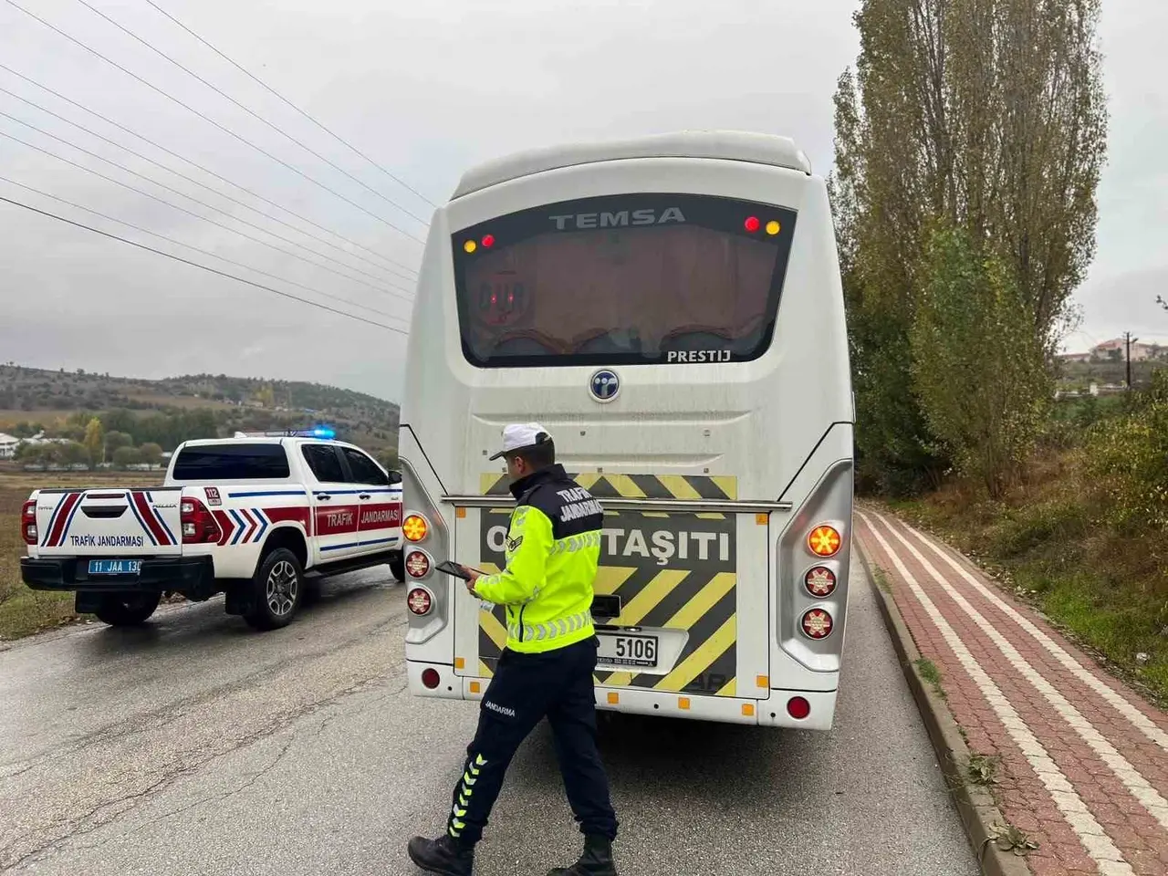 Jandarma okul çevrelerinde göz açtırmıyor
