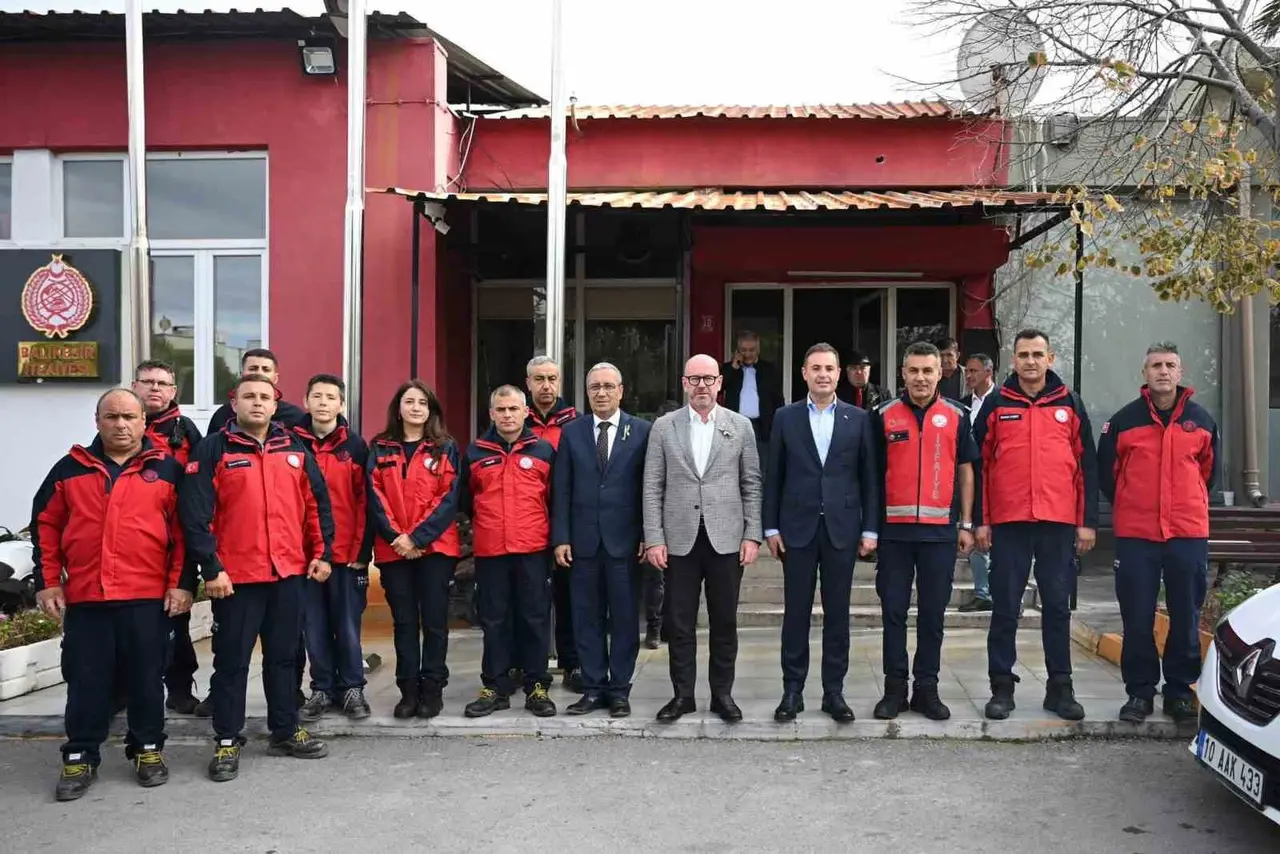 Ahmet Akın Ayvalık’ta halkın sesine kulak verdi