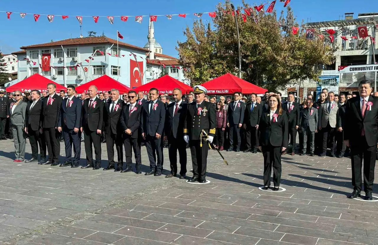 Cumhuriyet coşkusu kanolarla Bartın Irmağı’na taşındı