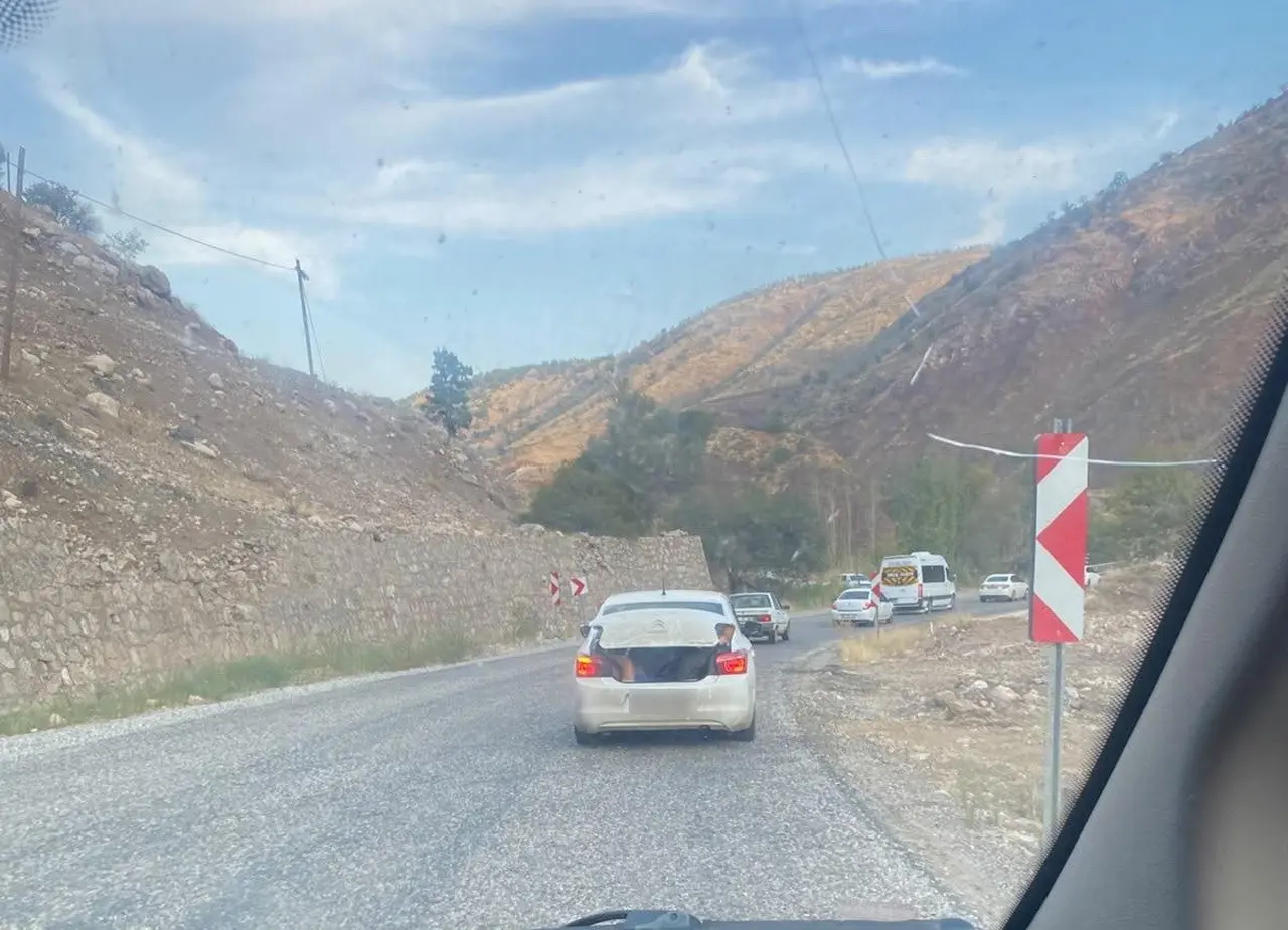 Otomobilin bagajında tehlikeli yolculuk