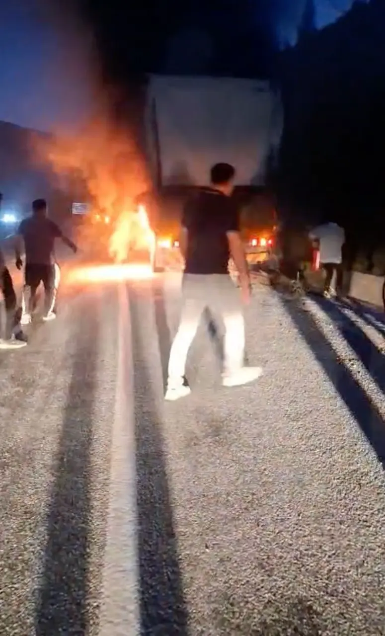 Isınan balatalar önce lastikleri sonra kamyonu yaktı