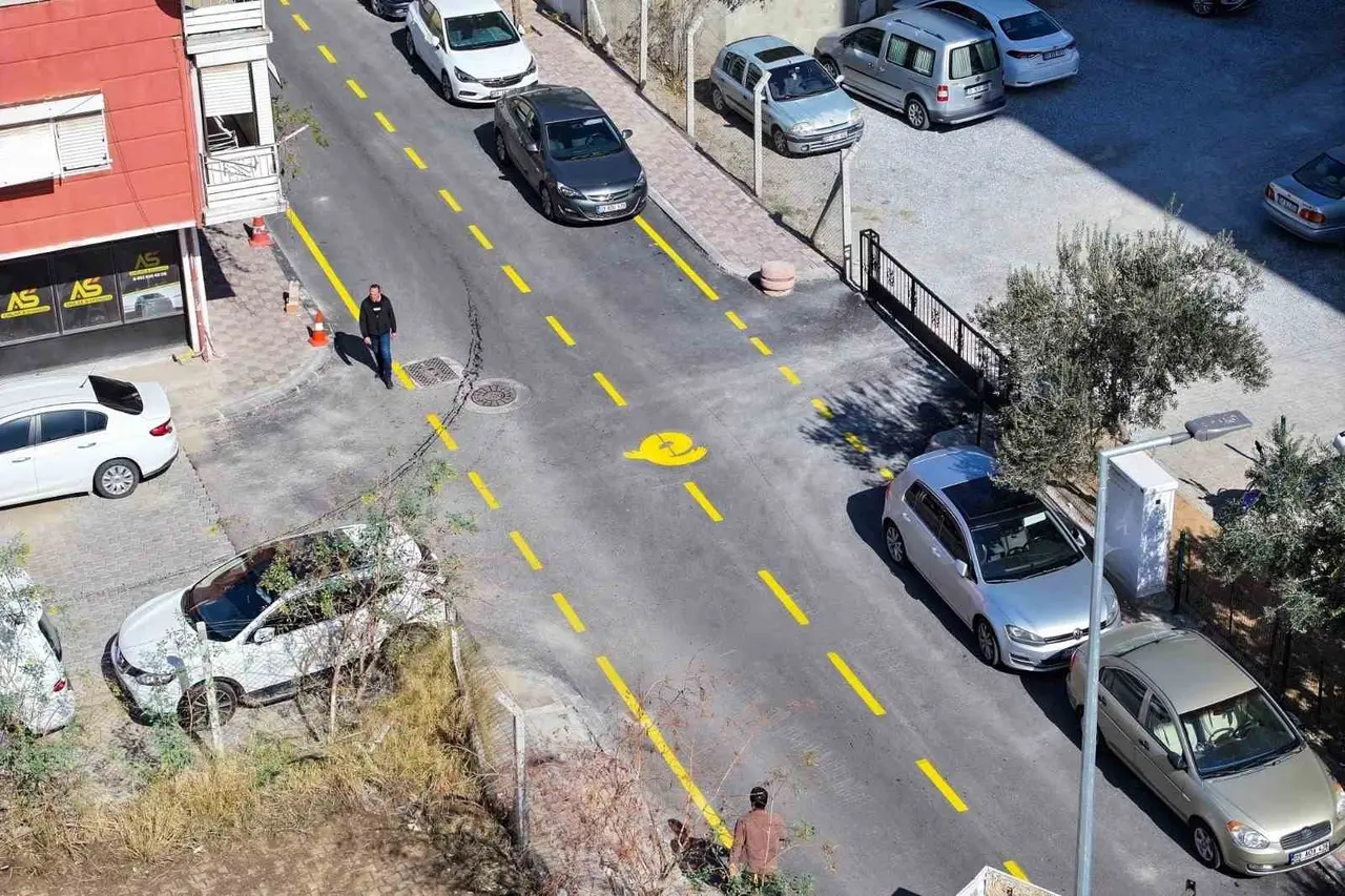 Efeler’de üç noktada asfalt mesaisi tamamlandı