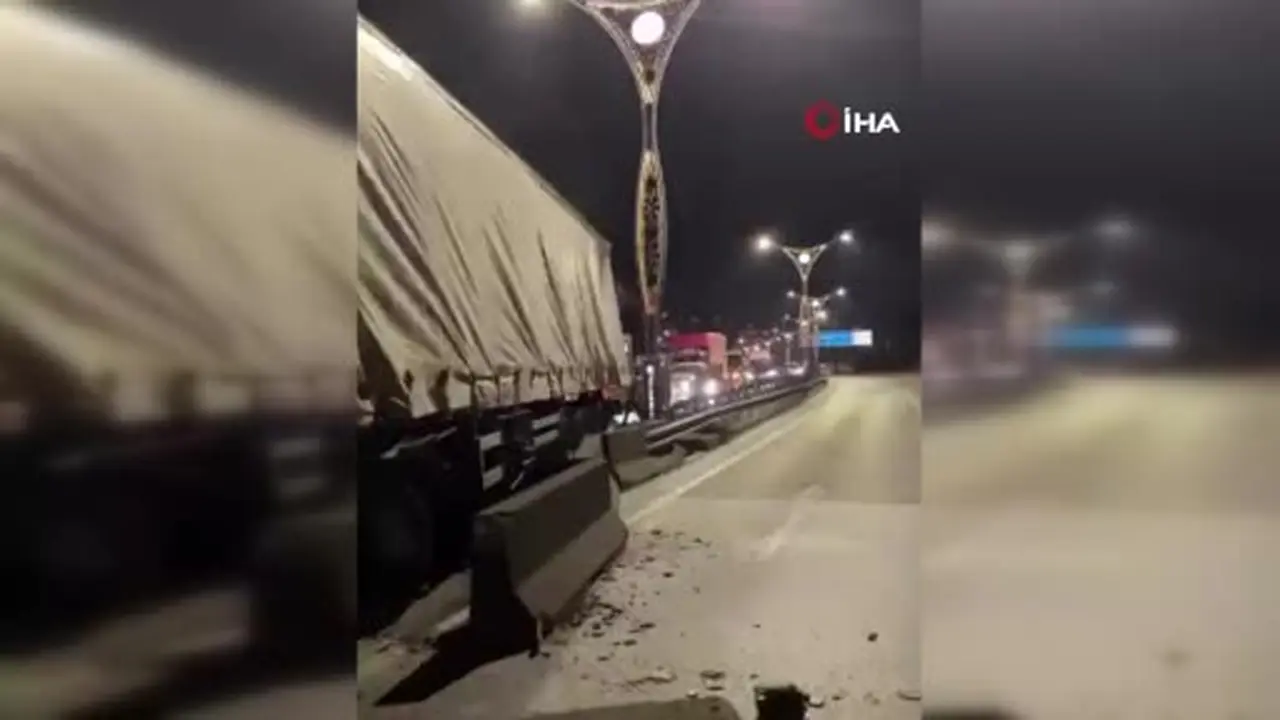 D-100’de peş peşe 2 kaza: Tır ve otomobil orta refüje çarptı
