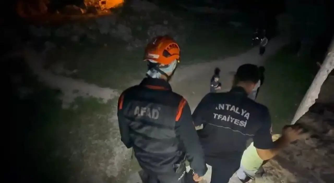 Alanya Kalesi’nde mahsur kalan 3 Rus kurtarıldı