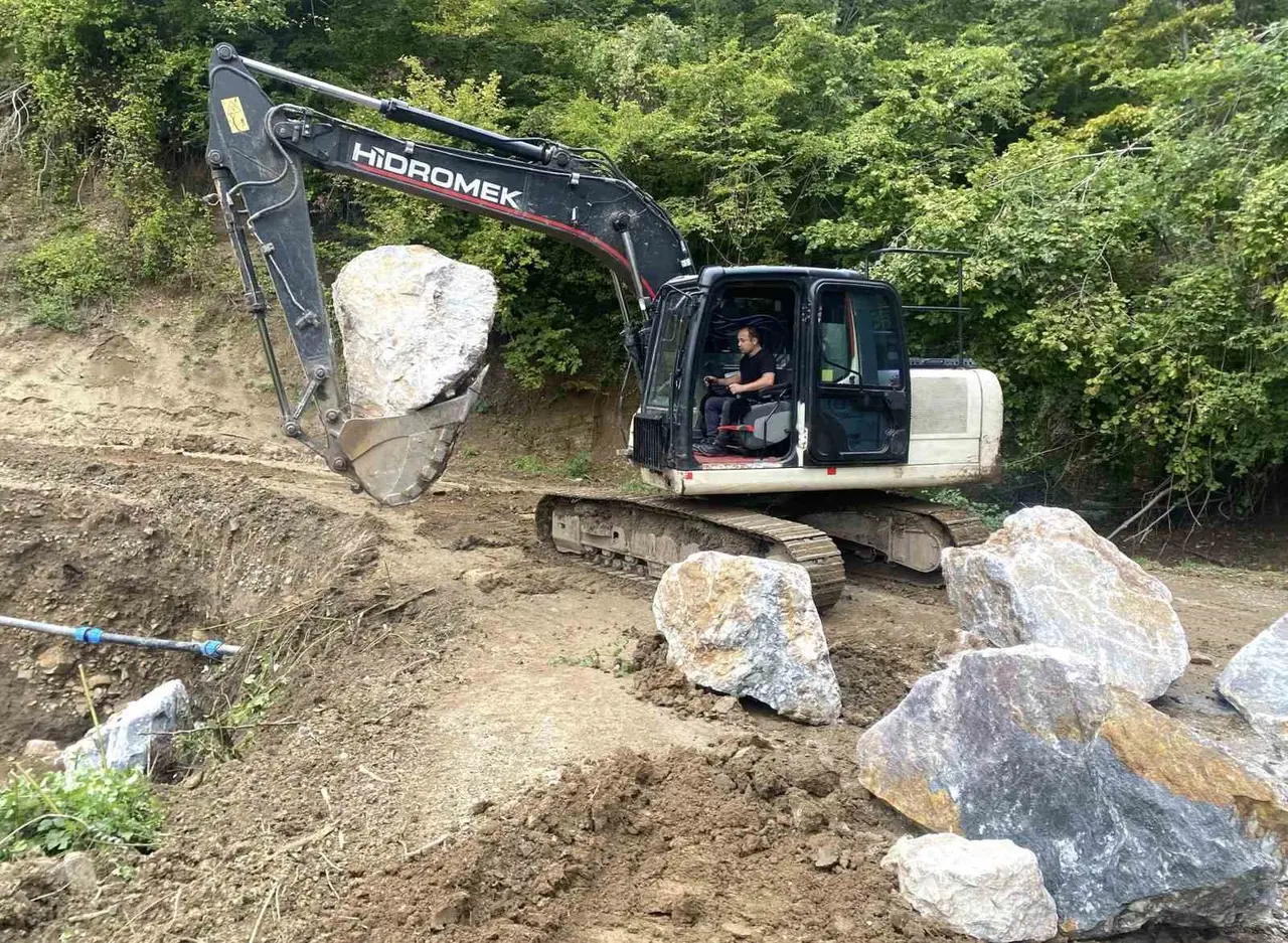 Heyelan bölgesinde yol güvenliği sağlandı