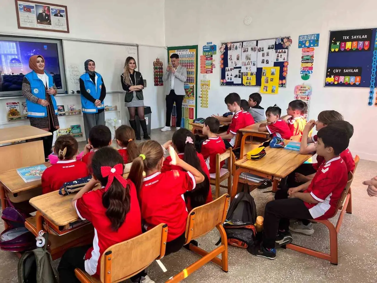 İlkokul öğrencilerine yeni spor alanı oluşturuldu