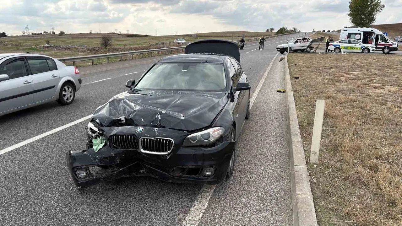 Babaeski’de iki otomobil çarpıştı: 1 yaralı