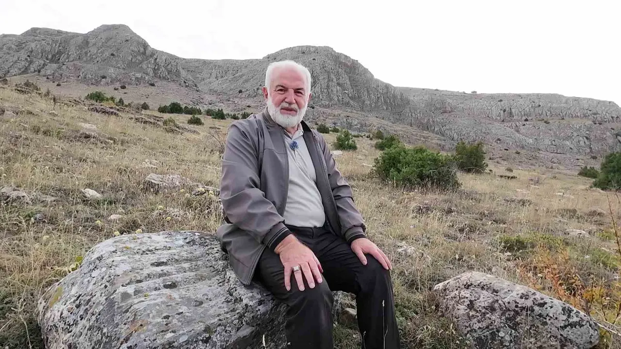 Yıllar önceki nasihati unutmadı, 2 bin 270 rakımda ezan okuyup namaz kıldı