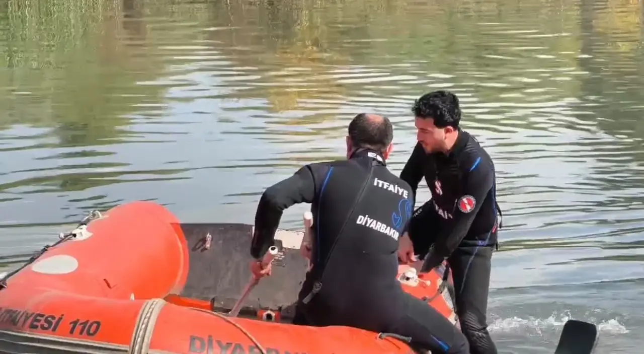 Piknik yaparken mahsur kalan 2 kişiyi itfaiye kurtardı