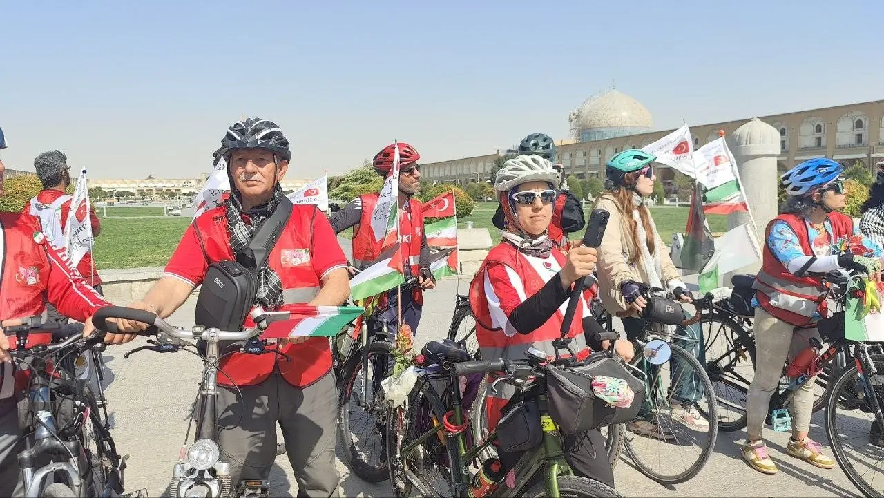 Bergama’dan İran’a çocuklar için pedal çevirdi