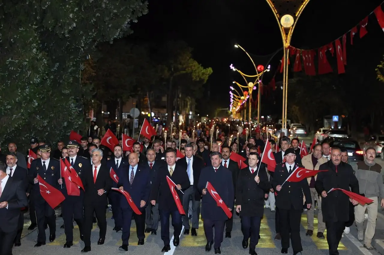 Erzincan’da bayrak yürüyüşü