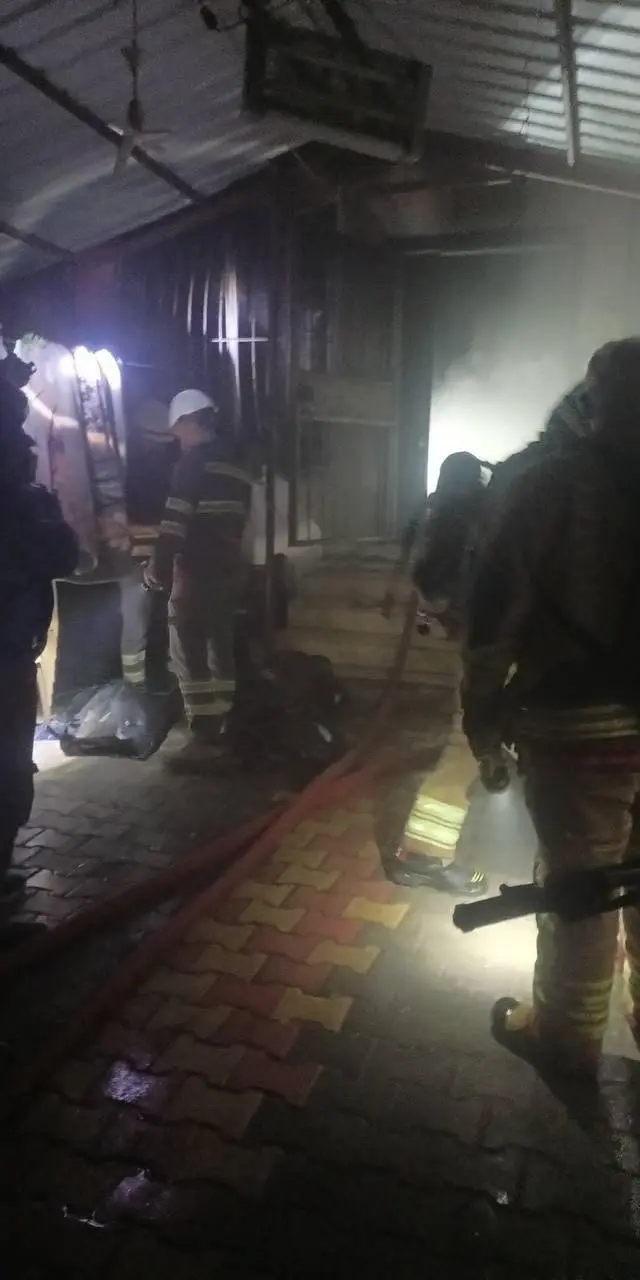 Müstakil ev alevlere teslim oldu