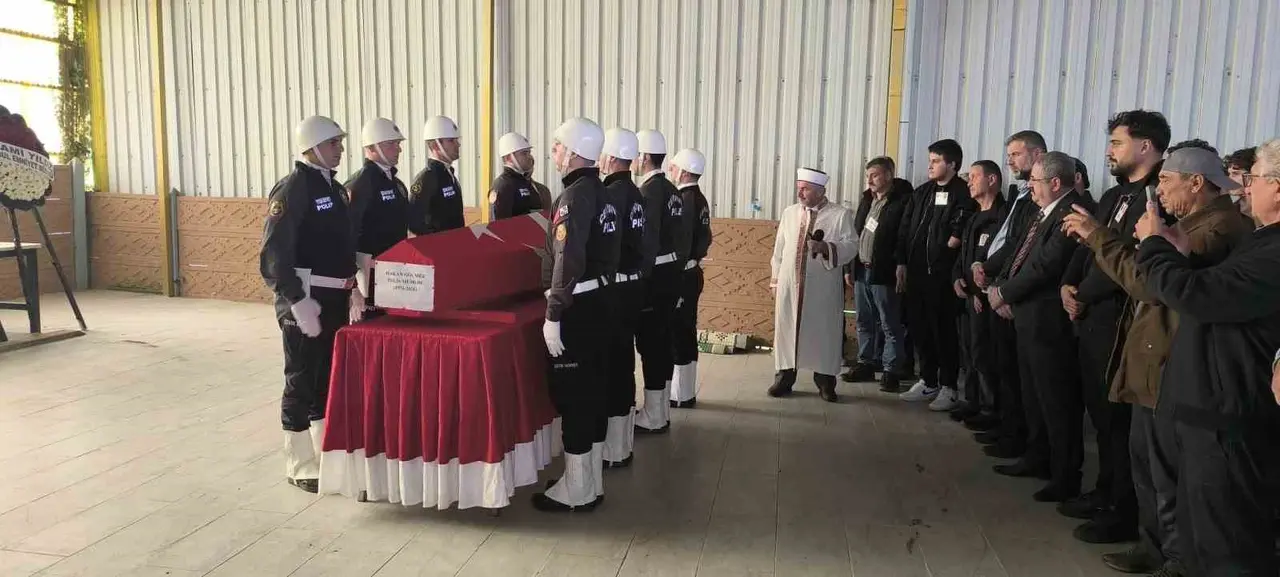 İstanbul’da hayatını kaybeden polis memuru, Samsun’da son yolculuğuna uğurlandı