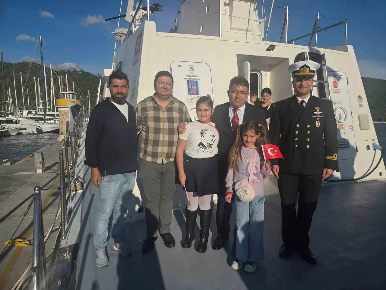 Marmaris’te askeri gemilere yoğun ilgi