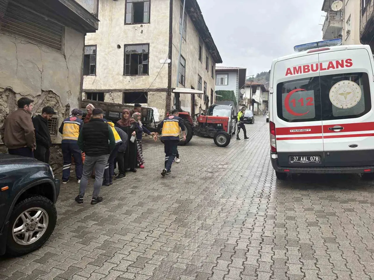 Kastamonu’da otomobil ile traktör çarpıştı: 1 yaralı