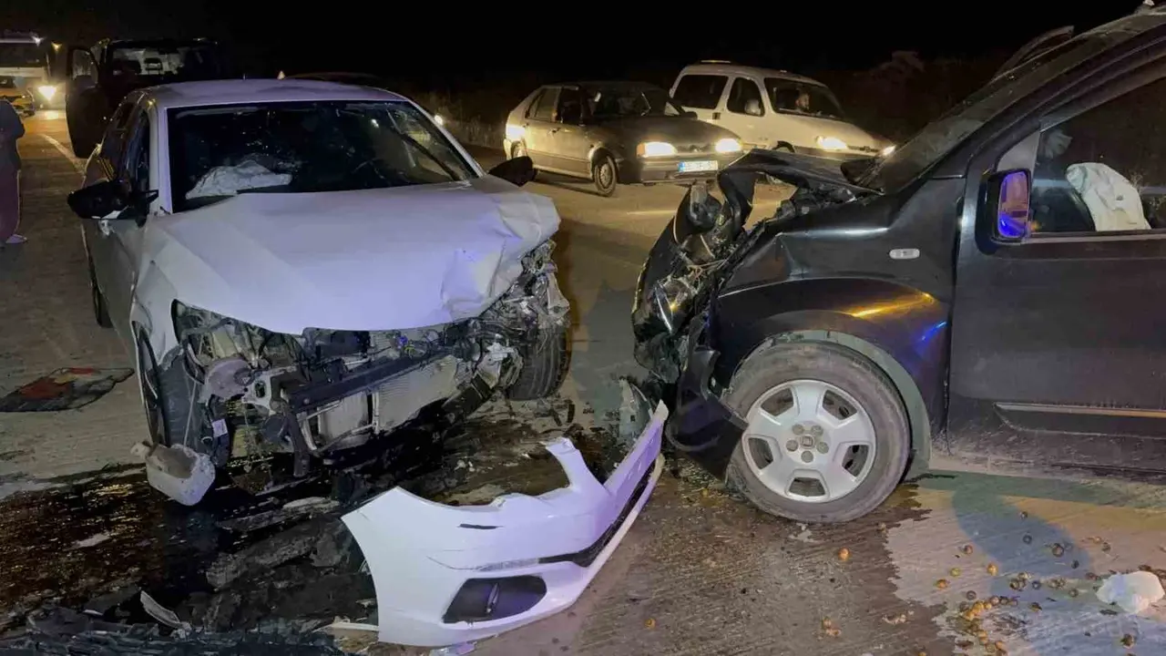 Samsun’da otomobil ile hafif ticari araç çarpıştı: 5 yaralı