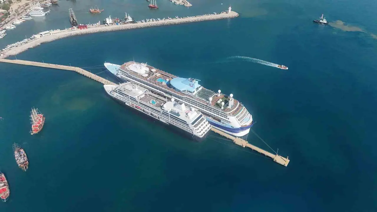 Alanya’ya İngiliz ve ABD’li turist akını