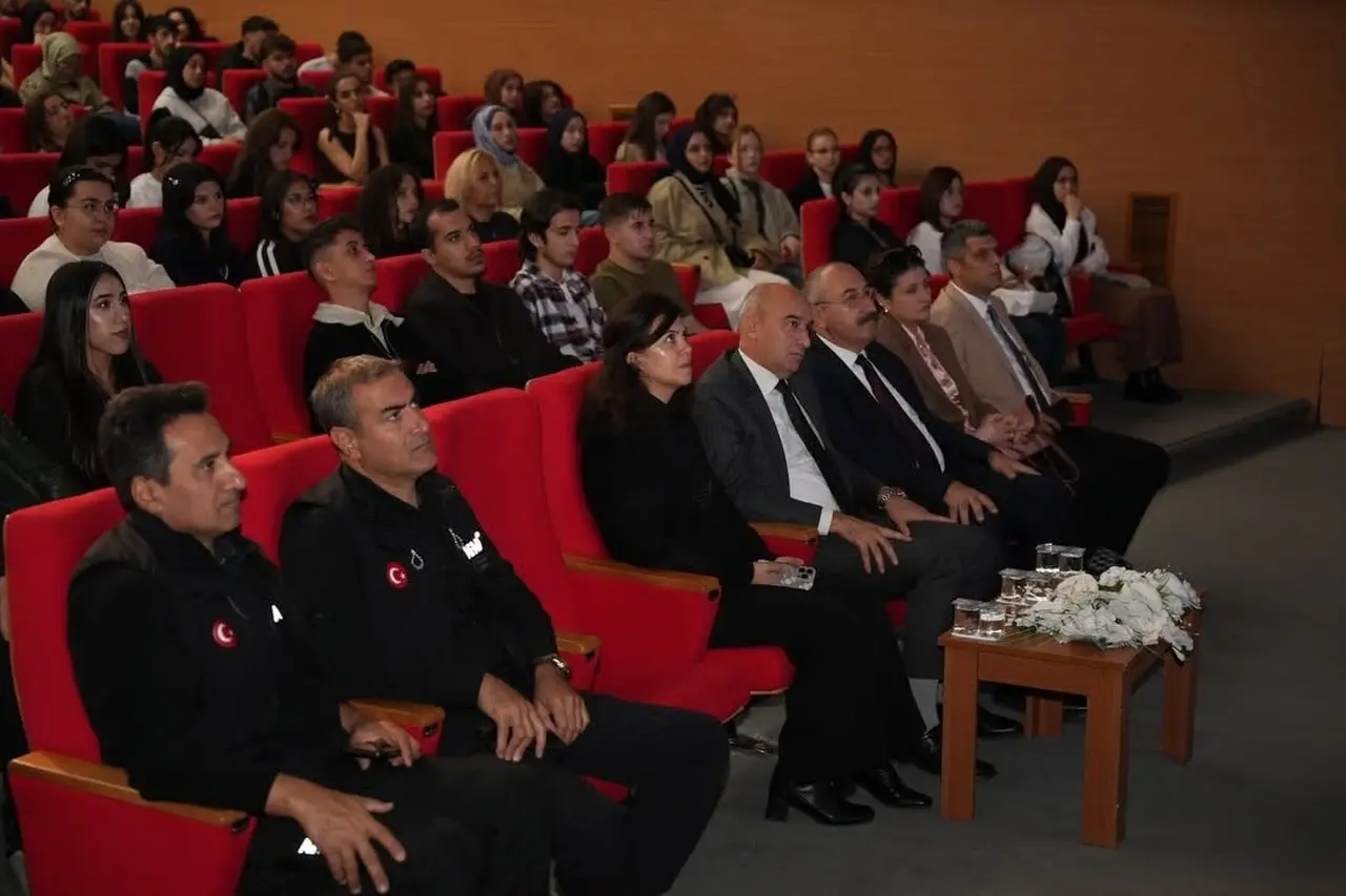EBYÜ’de afet ve kentsel dönüşüm konferansı düzenlendi