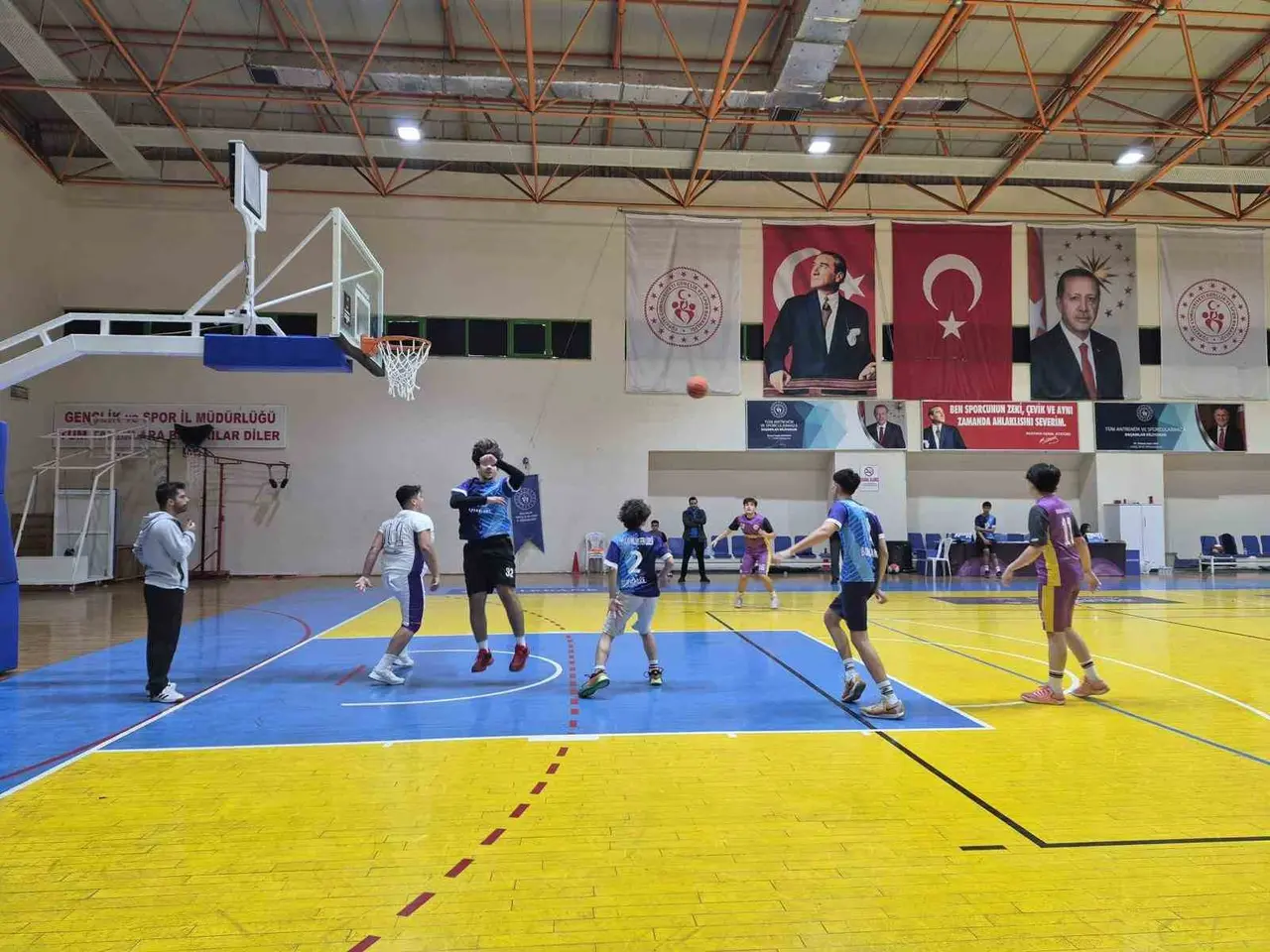 Burhaniye’de basketbol coşkusu yaşandı