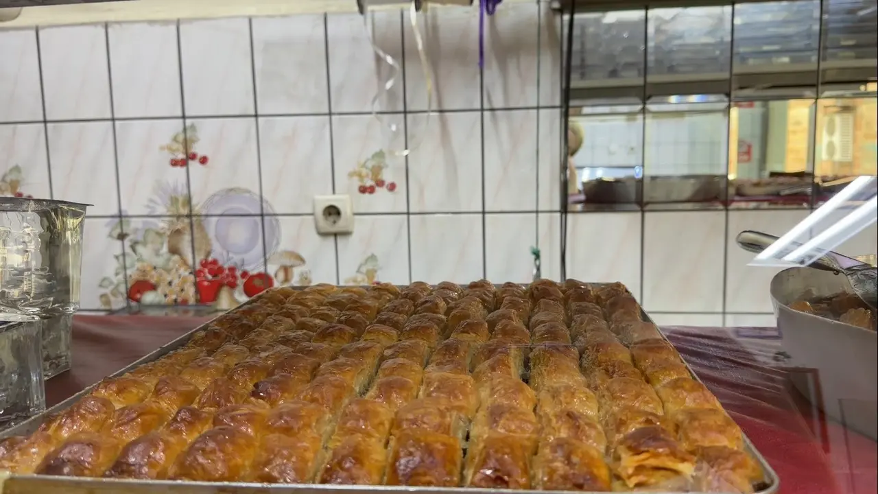 Simav’da üç nesildir tatlı ve dondurmacılık geleneği yaşatılıyor