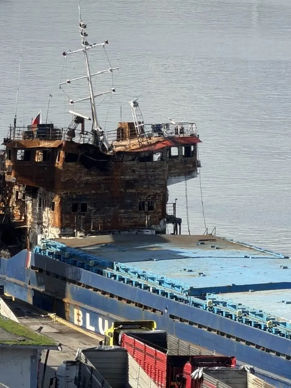Giresun’da hasarlı gemiden yayılan yanık kokusu endişelendirdi
