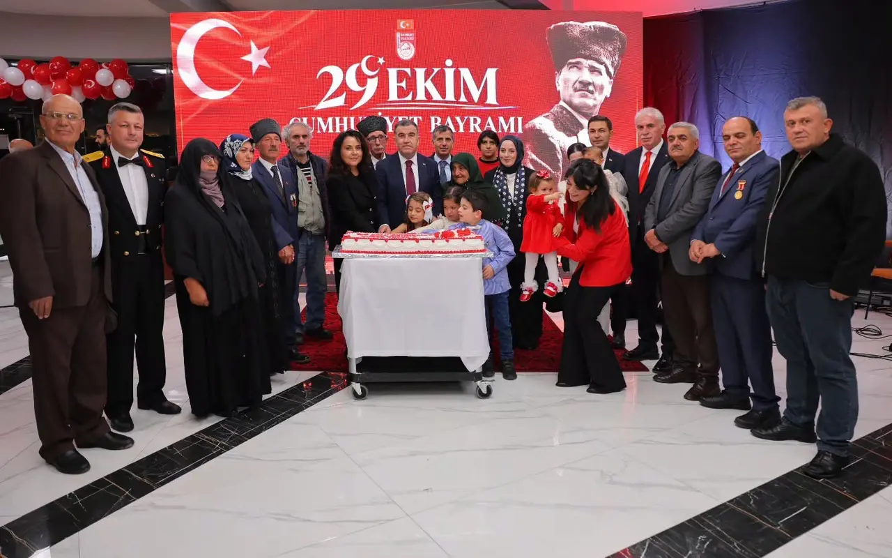 Bayburt’ta Cumhuriyet’in 103’üncü yılı dolayısıyla resepsiyon düzenlendi
