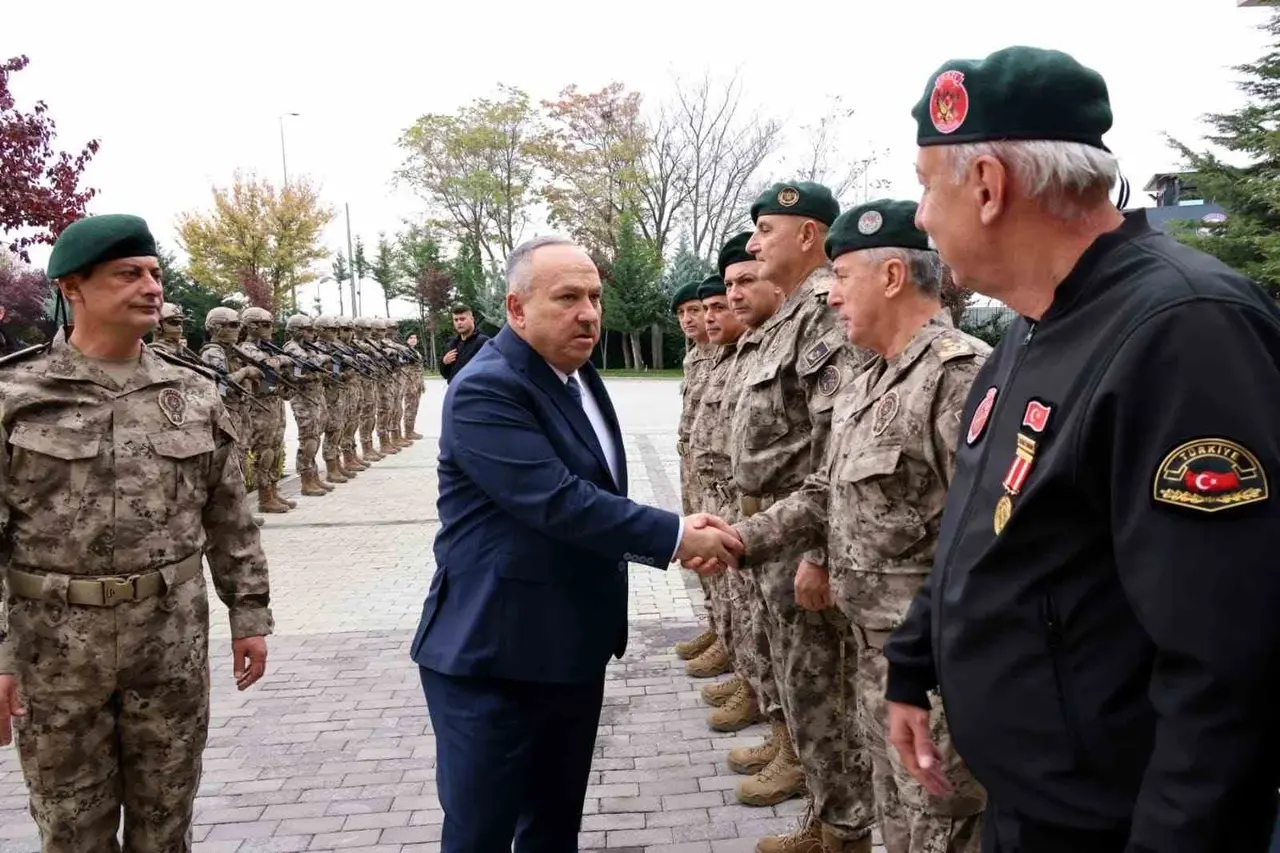 Emniyet Genel Müdürü Fidan, Özel Harekat Başkanlığını ziyaret etti