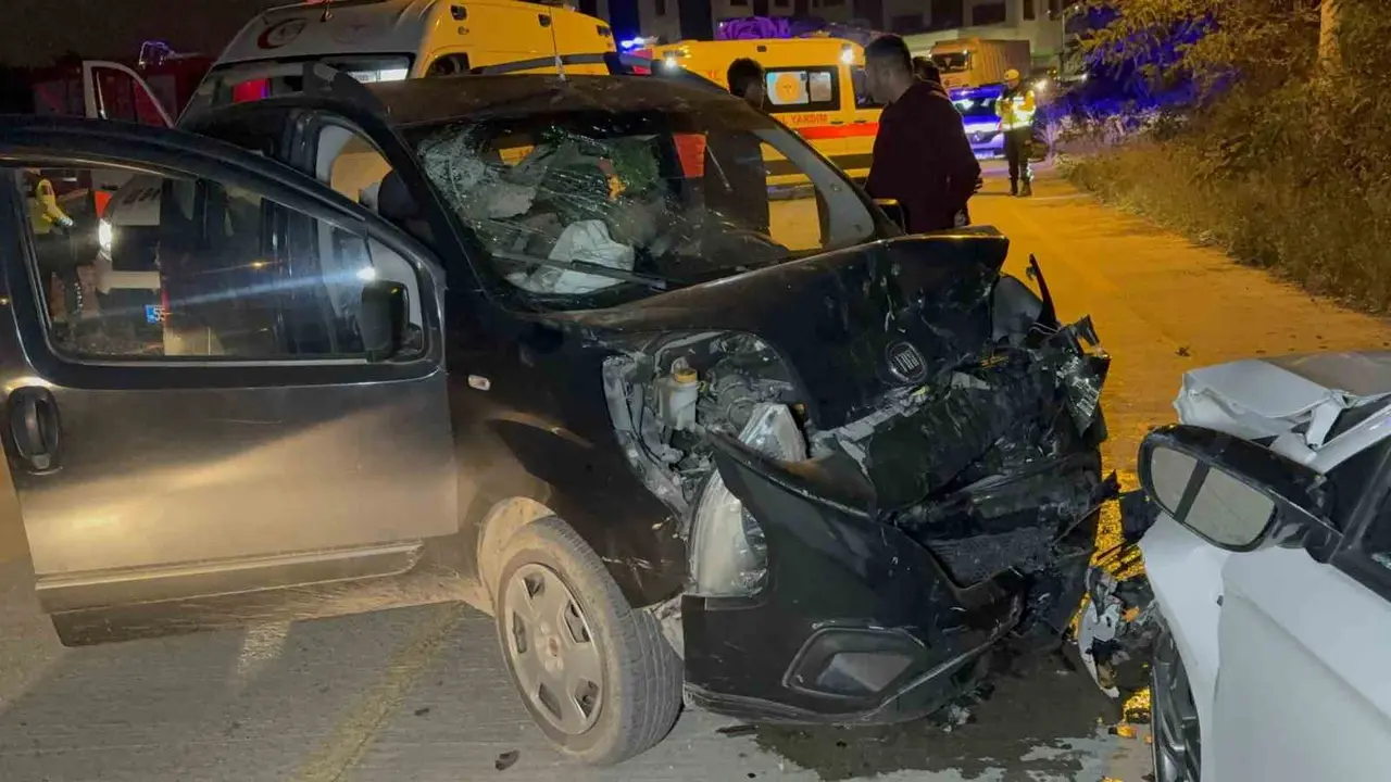 Samsun’da otomobil ile hafif ticari araç çarpıştı: 5 yaralı