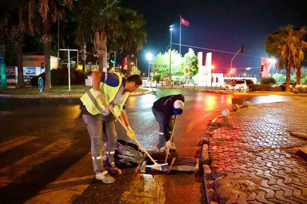 Didim Belediyesi’nden yağış öncesi temizlik