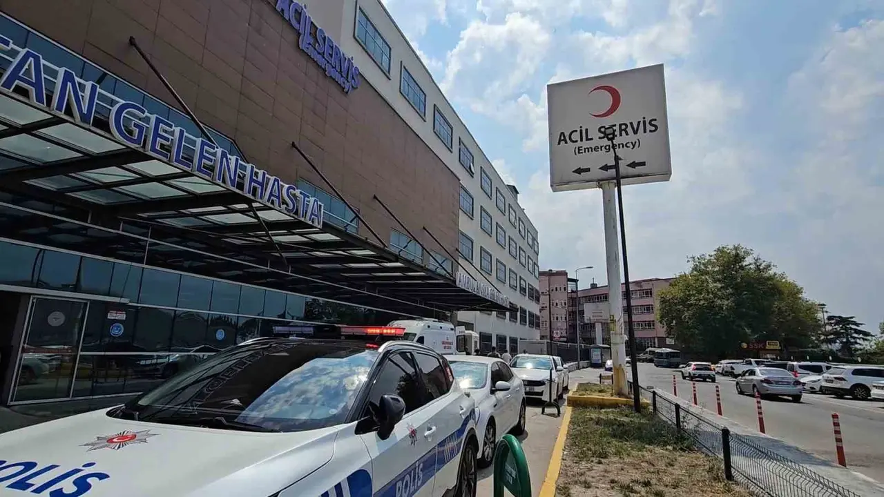 Kiremit onarımı sırasında yük asansörü 3. kattan düştü: 1’i ağır 3 yaralı