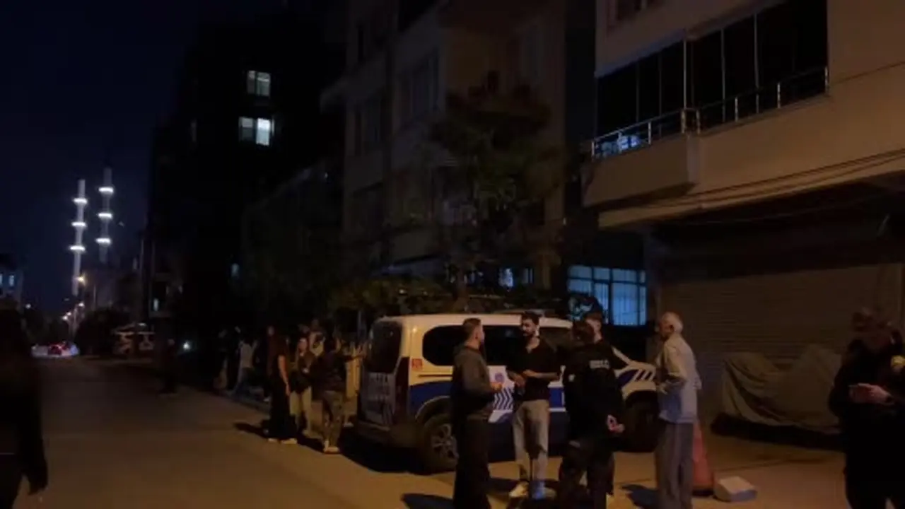 Mersin’de 3 katlı binada zemin çökmesi: 40 kişi tahliye edildi