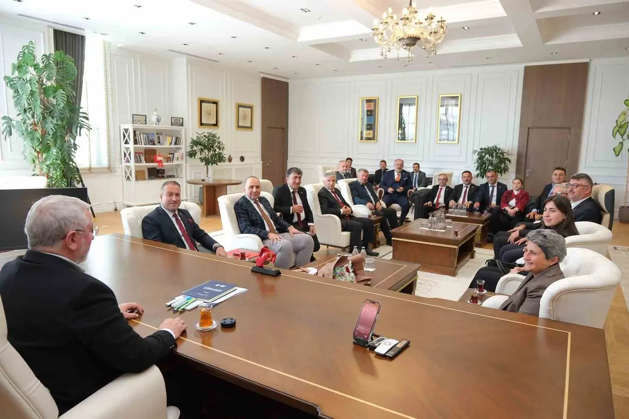 Başkan Aşgın muhtarların gününü kutladı
