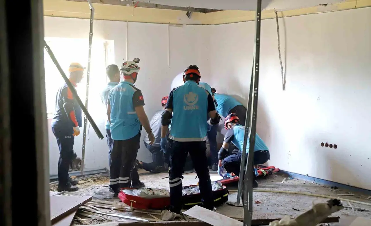 Şanlıurfa’da UMKE’nin 6.9’luk deprem tatbikatı gerçeği aratmadı