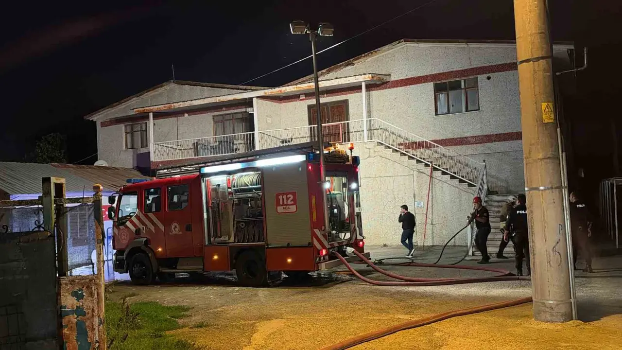 Konfeksiyon atölyesinde çıkan yangın büyümeden söndürüldü