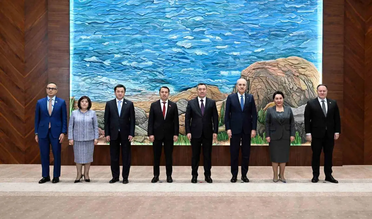 KKTC Meclis Başkanı Öztürkler, TÜRKPA aile fotoğrafında Türk dünyası liderleriyle bir araya geldi