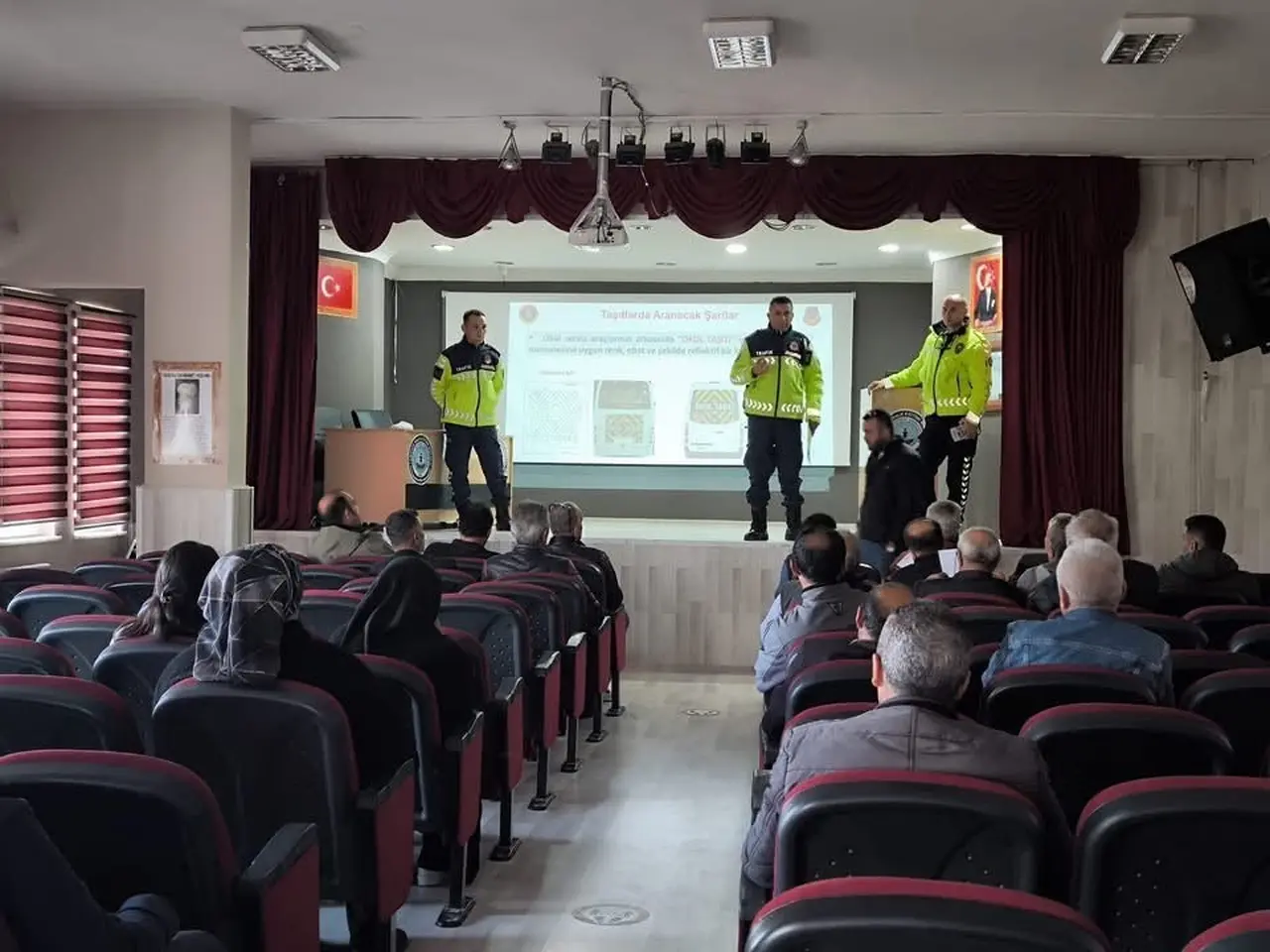 Tomarza’da taşımalı eğitim servis şoförlerine öğrenci güvenliği eğitimi